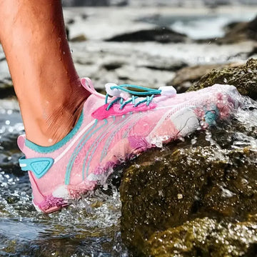Cómo elegir las mejores zapatillas para el agua y rocas mujer