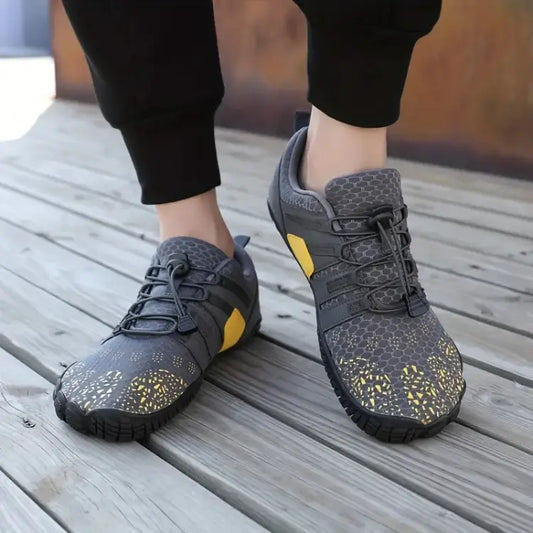 Zapatillas running mujer Barefoot color beige de malla transpirable, con suela color caramelo, perfectas para correr en la caminadora o entrenamiento de alta intensidad.