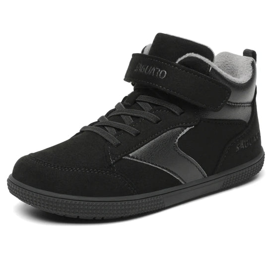 Bebe zapatillas negras estilo respetuoso Saguaro Kids Wonderland I para colegio.