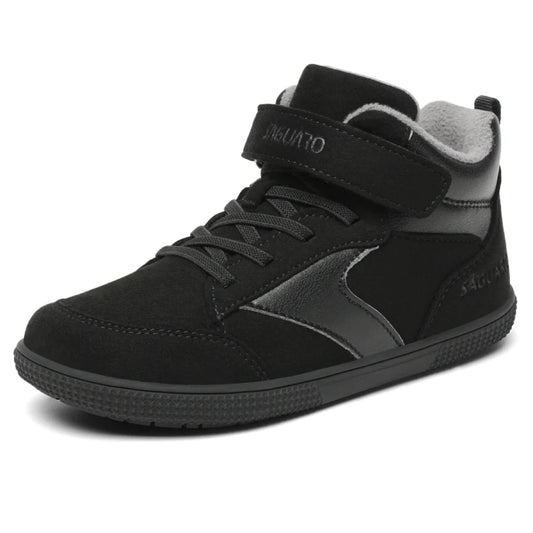 Bebe zapatillas negras estilo respetuoso Saguaro Kids Wonderland I para colegio.