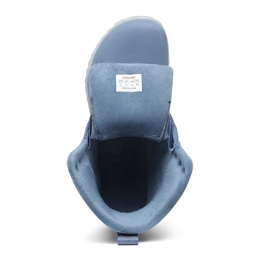 Detalle del forro de lana sintética azul que cubre todo el interior de la bota.