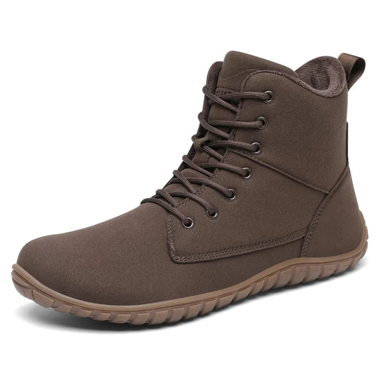 Bota minimalista café/marrón con forro térmico y suela flexible.