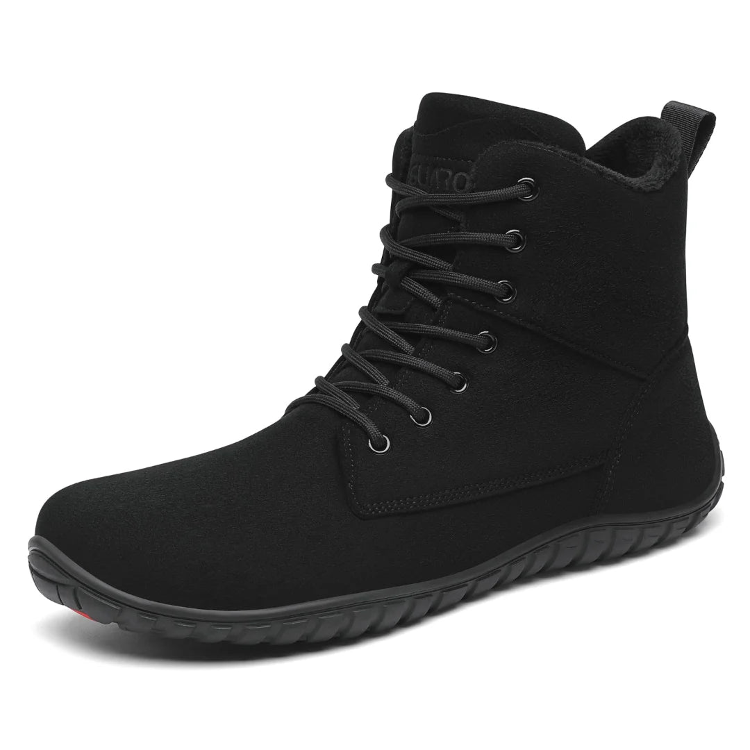 Bota de invierno minimalista negra con cordones y ajuste superior.