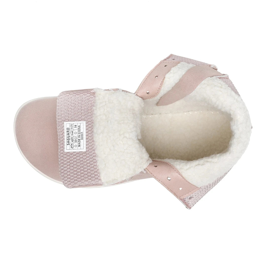 Primer plano del tejido interior térmico diseñado para bajas temperaturas.