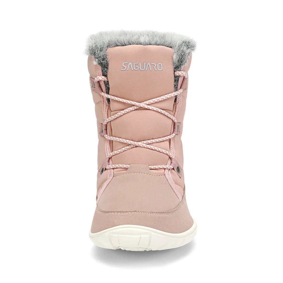 Vista frontal con cordones elásticos ajustables en botas minimalistas color rosa.