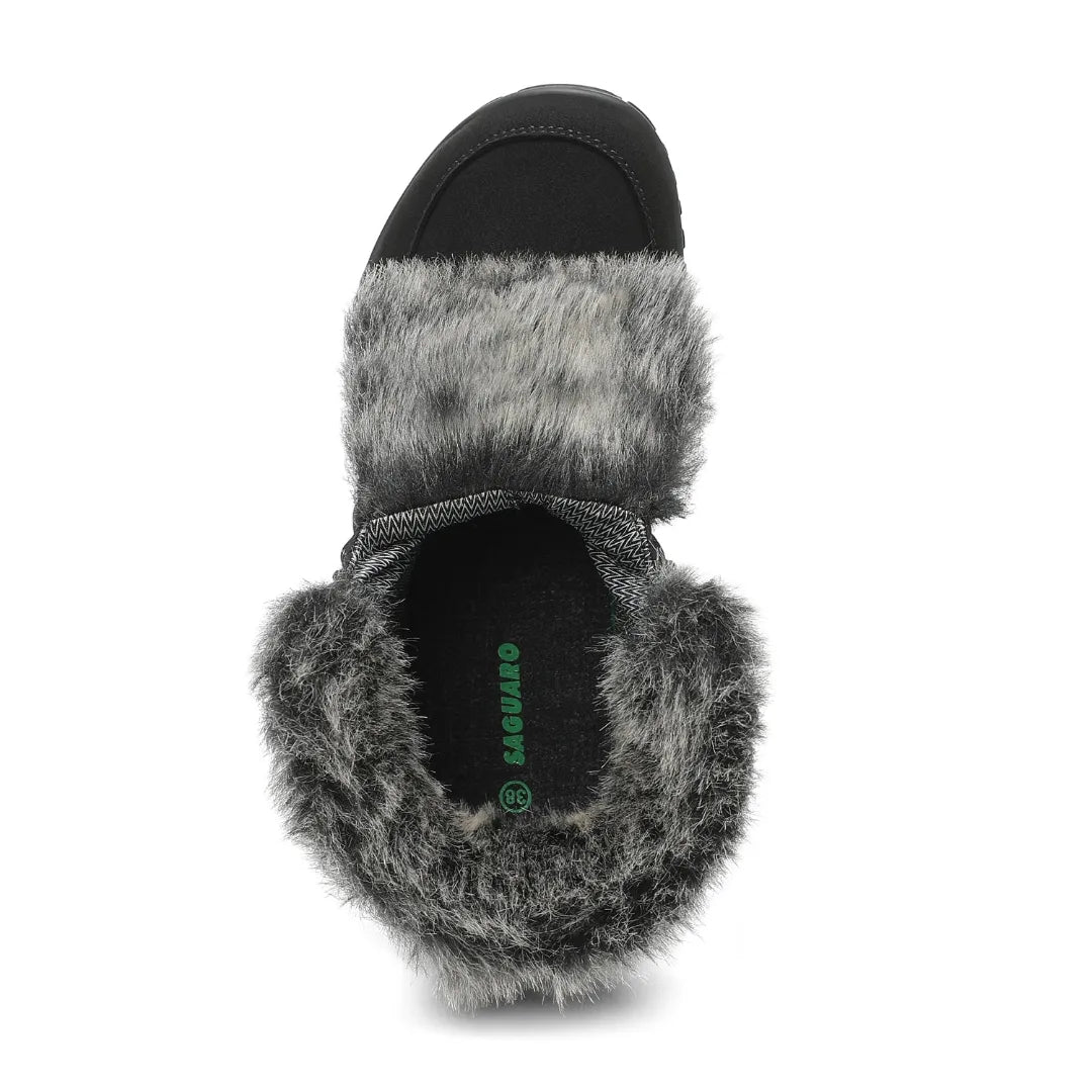 Detalle del forro interior de pelo sintético gris para botines barefoot mujer.