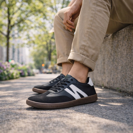 Detalle de calzado barefoot hombre en uso casual, ideal para oficina y universidad.