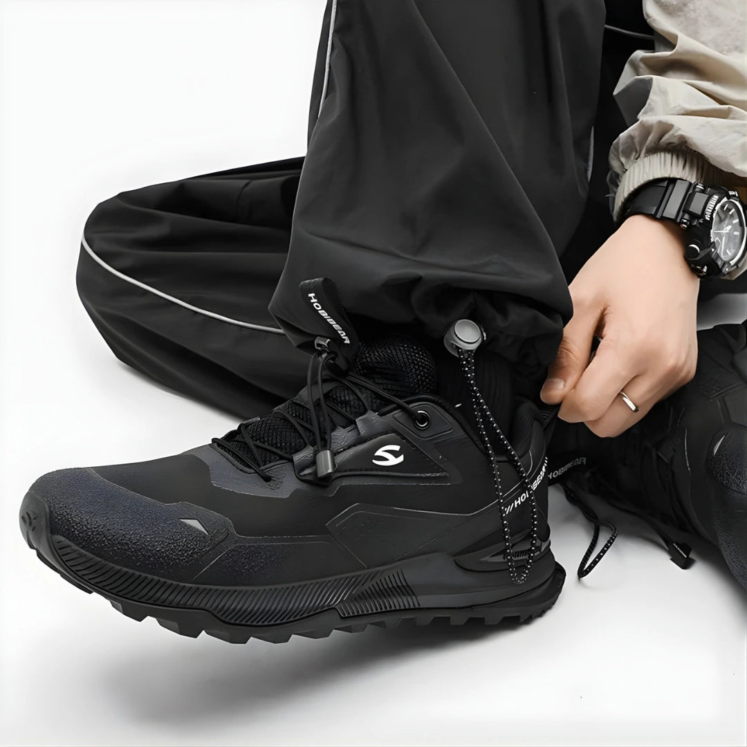 Detalle de calzado barefoot outdoor resaltando el sistema de cordones elásticos para un calce seguro.