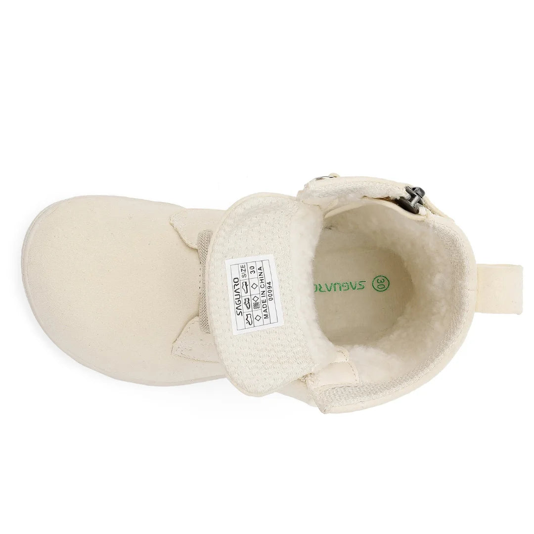 Primer plano del tejido interior aislante para climas fríos.