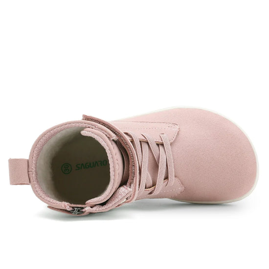 Vista desde arriba resaltando el espacio amplio para el pie.