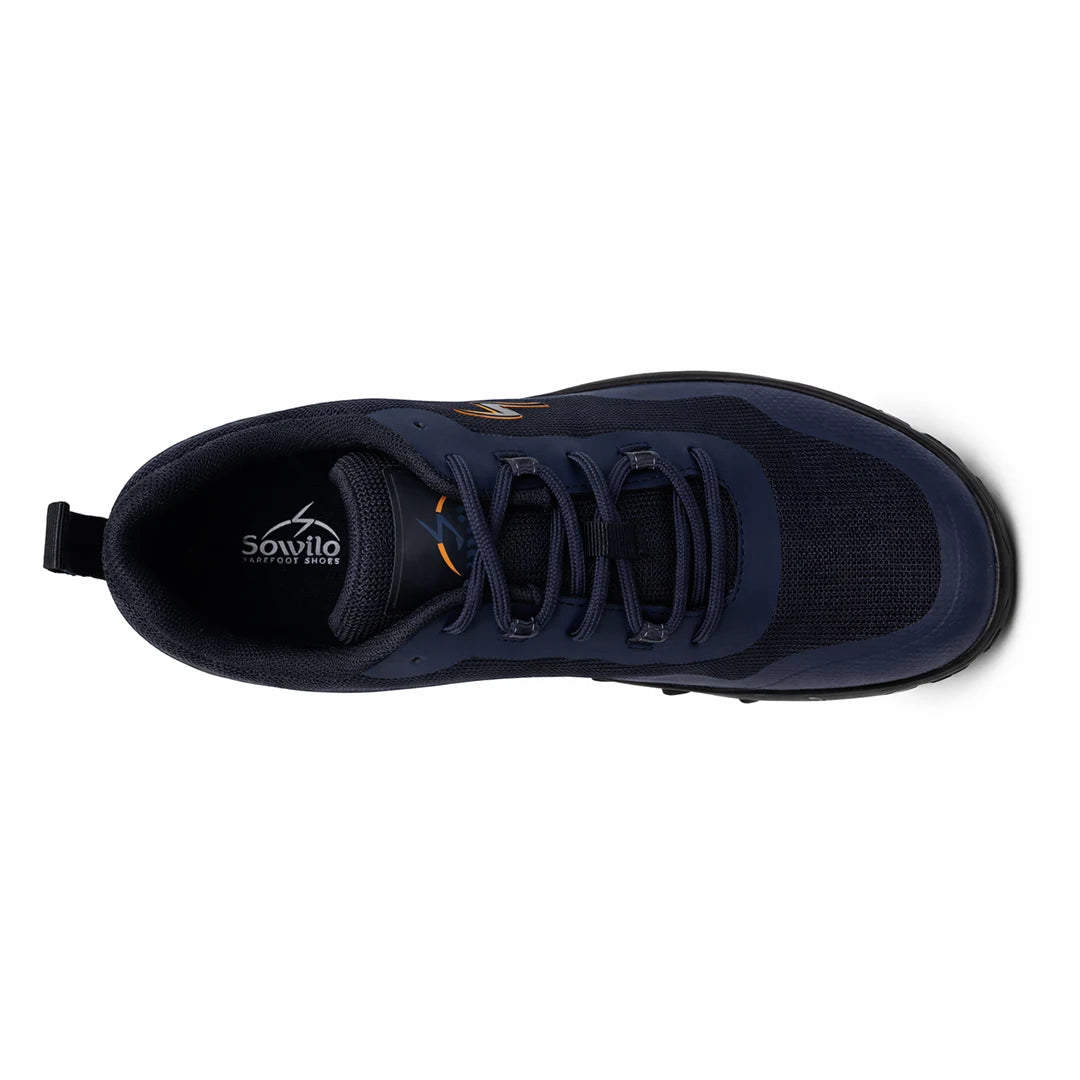 Vista superior de zapatillas minimalistas Sowilo Algiz, destacando la horma ancha que permite la expansión de los dedos.