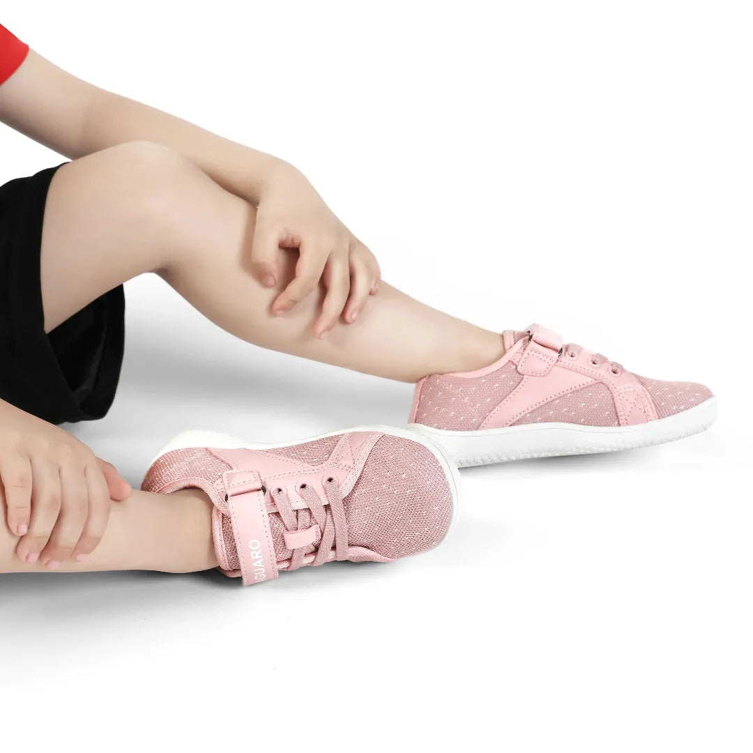 Calzado respetuoso rosa Saguaro en niña, puntera ancha para movimiento.