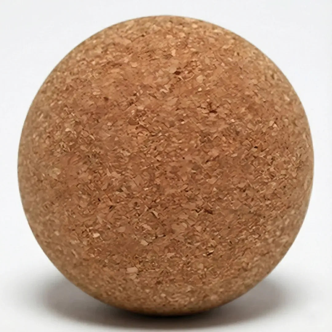 Pelota de corcho terapéutica 6cm para masajes en pies, yoga y fascia.