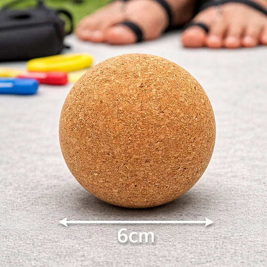 Pelota de corcho natural de 6 cm diseñada para la recuperación funcional del arco plantar.