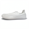 Perfil zapatilla deportiva minimalista blanca, suela plana.