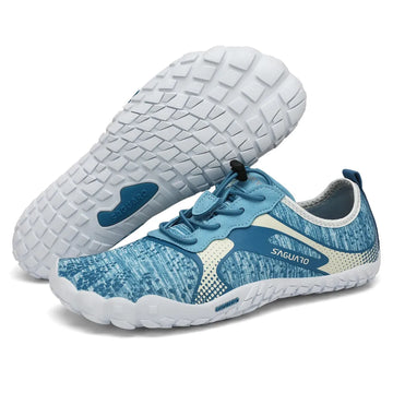 Zapatillas Saguaro Fast I celeste mostrando suela y lateral juntas.