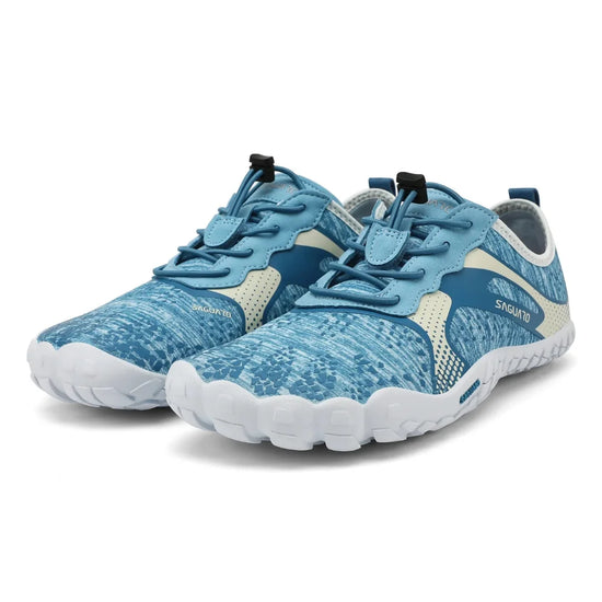 Par de Saguaro Fast I celeste en vista diagonal deportiva.