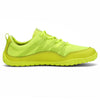 Vista lateral de zapatilla verde flúor resaltando la suela zero drop y ligereza.