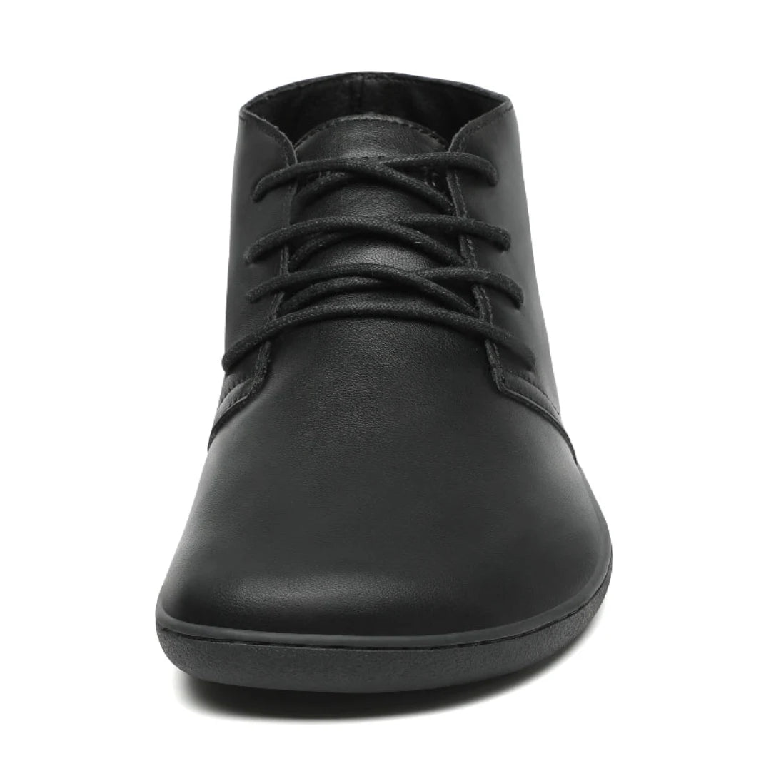 Vista frontal resaltando la puntera ancha anatómica del zapato formal Saguaro Noble I.