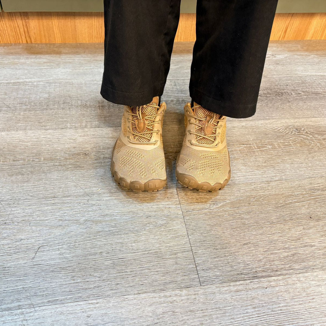 Zapatillas Saguaro Smart I café en uso interior