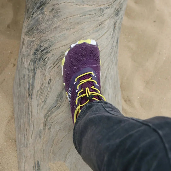 Zapatillas Smart II púrpura en uso real mostrando comodidad barefoot.