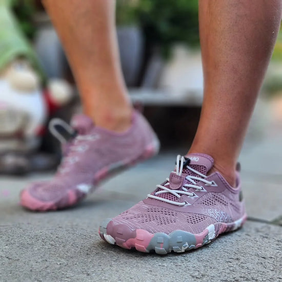 Zapatillas Smart II rosa coral en uso real mostrando comodidad.