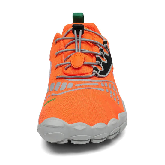 Zapatilla barefoot Saguaro Vitality II naranja vista frontal destacando la puntera ancha.