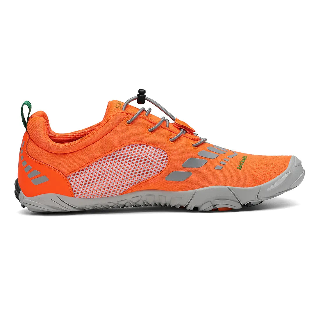 Zapatilla Saguaro Vitality II naranja vista lateral mostrando su diseño ergonómico.