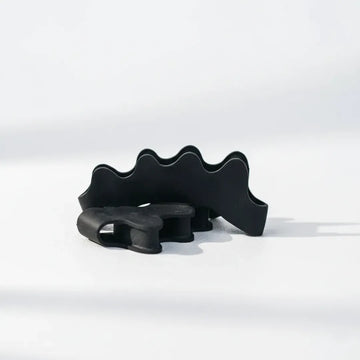 Separadores de dedos de silicona negra STARTER para pies y juanetes.