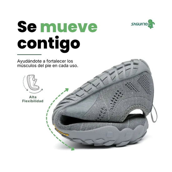 Saguaro Smart I grises dobladas demostrando flexibilidad natural barefoot.
