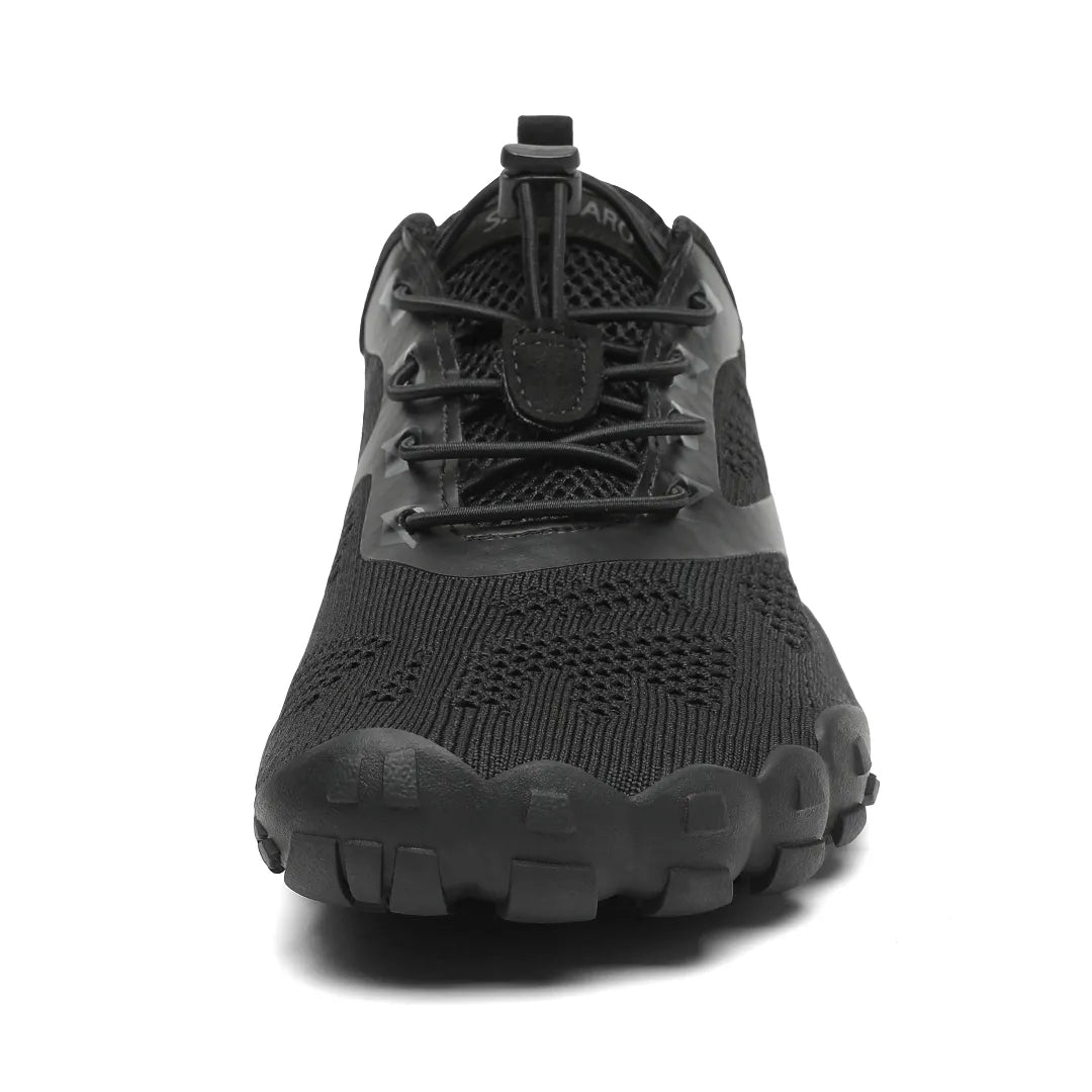 Smart I negras vista frontal destacando puntera ancha natural.