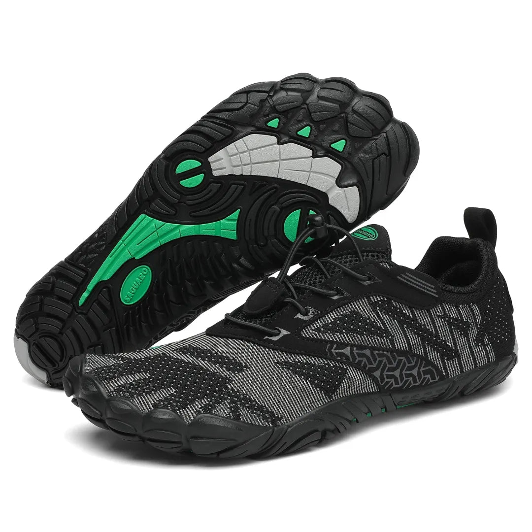 Suela negra flexible con tracción multidireccional para entrenamiento.