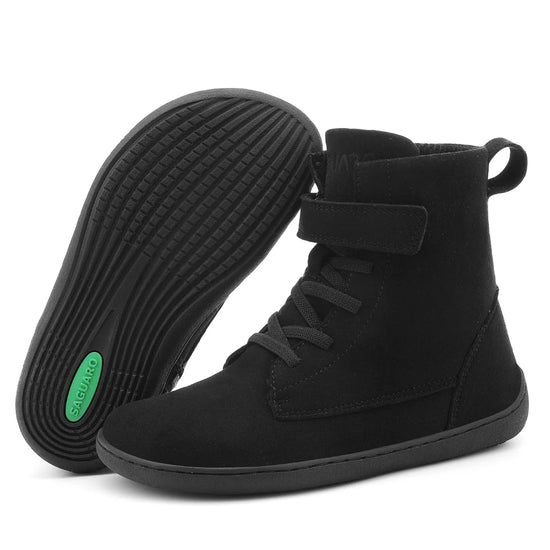 Vista de suela de caucho negra con tracción para superficies mojadas y frías.