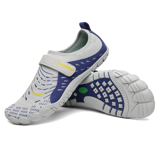 Suela negra con orificios de drenaje y agarre para superficies mojadas.