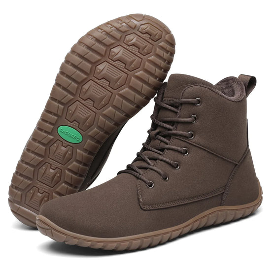 Suela con excelente tracción para barro o nieve en color café claro.