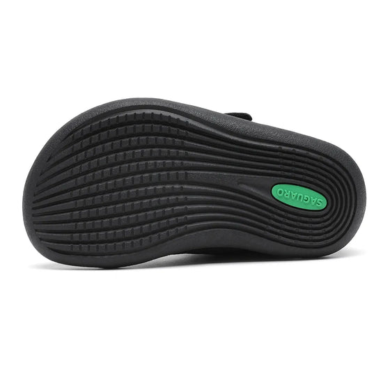 Suela negra zero drop plana de zapatilla Saguaro para niños.