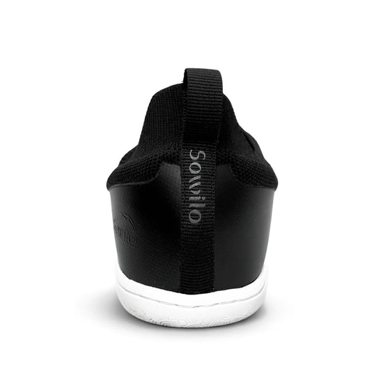 Zapatilla Sowilo Kenaz negra vista trasera mostrando talón estable y acolchado.