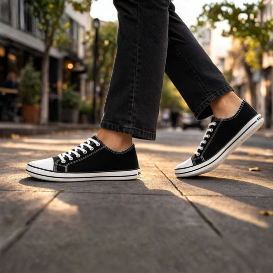 Hombre utilizando calzado barefoot Roam II caña baja en un parque