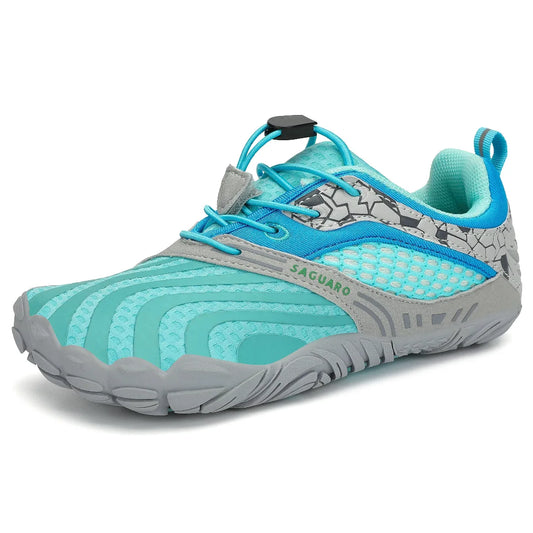 Zapatillas barefoot para niño en color celeste con diseño ergonómico y suela antideslizante.