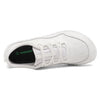 Empeine de malla técnica blanca en zapatilla outdoor.
