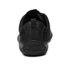 Vista posterior zapatilla minimalista outdoor negra.