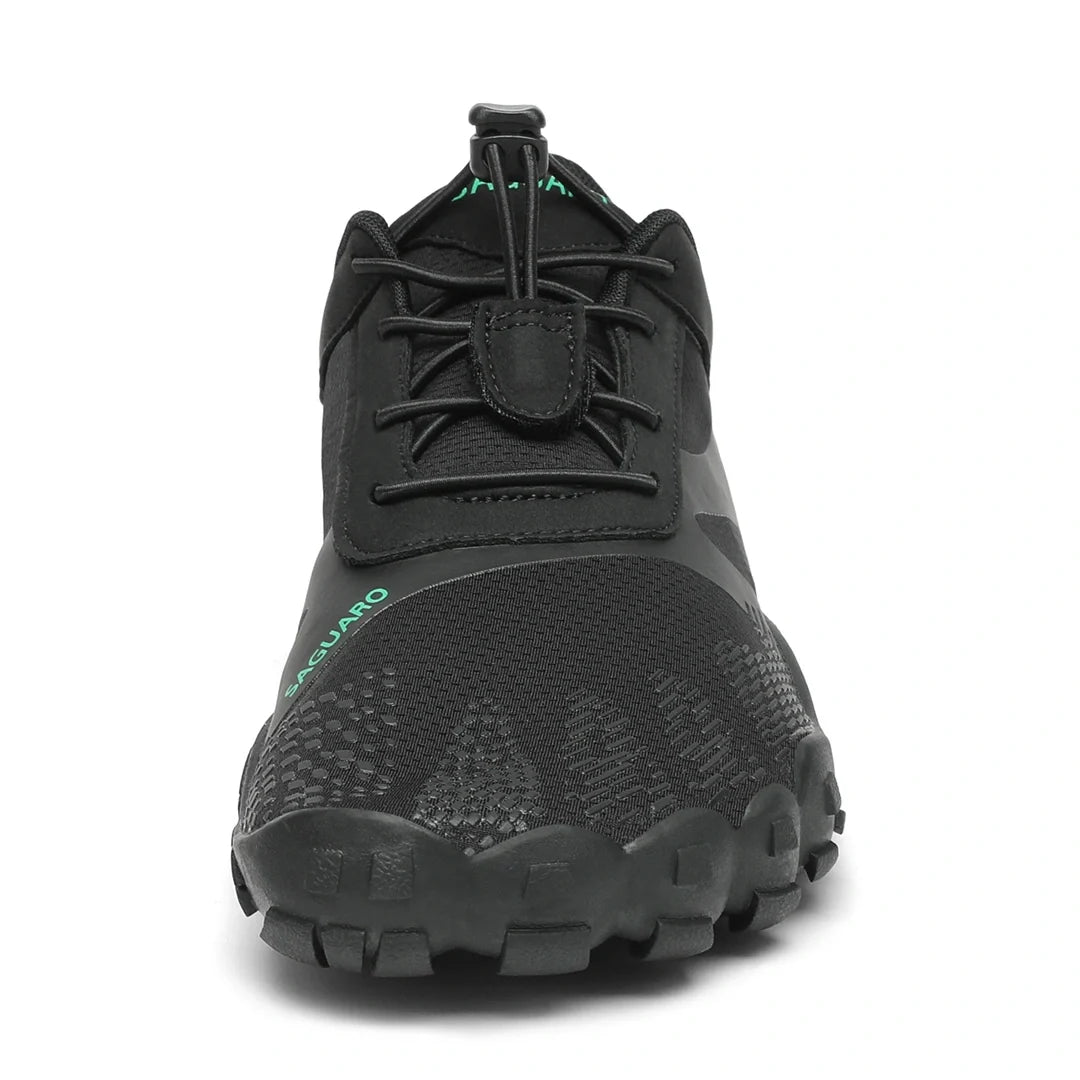 Zapatillas Saguaro Vitality III negras vista frontal mostrando puntera ancha barefoot.