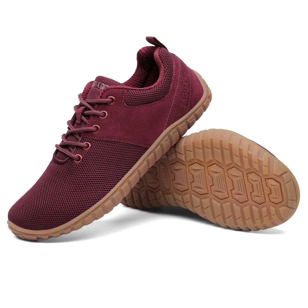 Par de Saguaro Wish I vinotinto en vista diagonal casual deportiva.