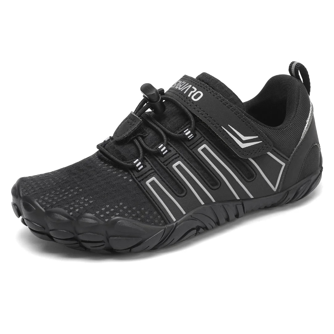 Zapatillas barefoot escolares negras Saguaro Kids Vigor II para uniforme y deportes.