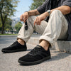 Zapatillas barefoot hombre en color negro total, diseño minimalista de transición para uso urbano.