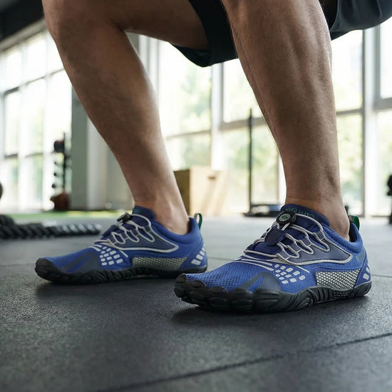 Zapatillas minimalistas para entrenamiento Saguaro Vitality II color azul, horma ancha para evitar la compresión de los dedos.