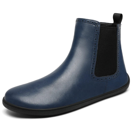 Zapato barefoot hombre tipo bota Chelsea en color azul, calzado respetuoso y elegante para oficina.