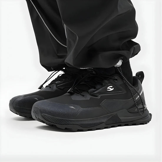 Paso natural con zapatos minimalistas de trail, ideales para iniciar la transición al barefoot en cerros.