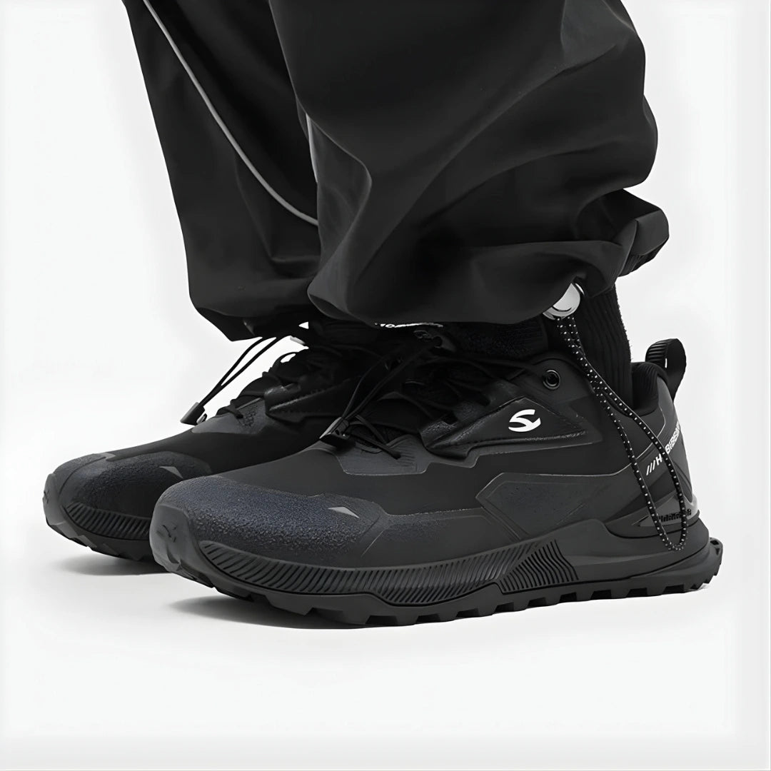 Paso natural con zapatos minimalistas de trail, ideales para iniciar la transición al barefoot en cerros.