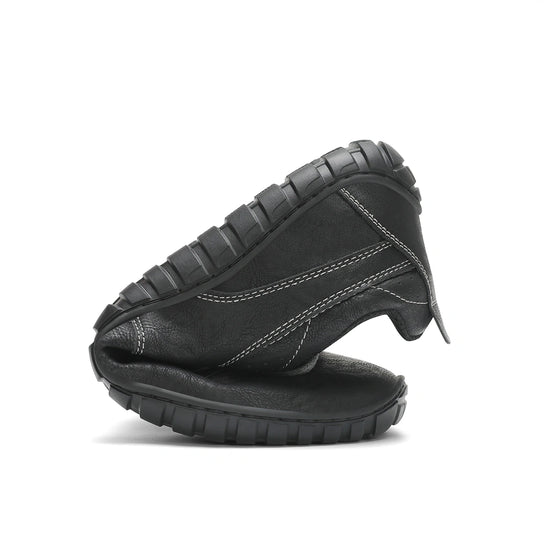 Zapatos minimalistas de vestir negros Saguaro Noble IV con suela flexible, calzado ergonómico elegante para oficina en Santiago.